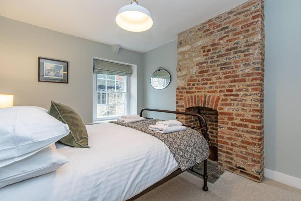 Oxfordshire Living - The Bowler Hat Cottage - Вудсток Экстерьер фото