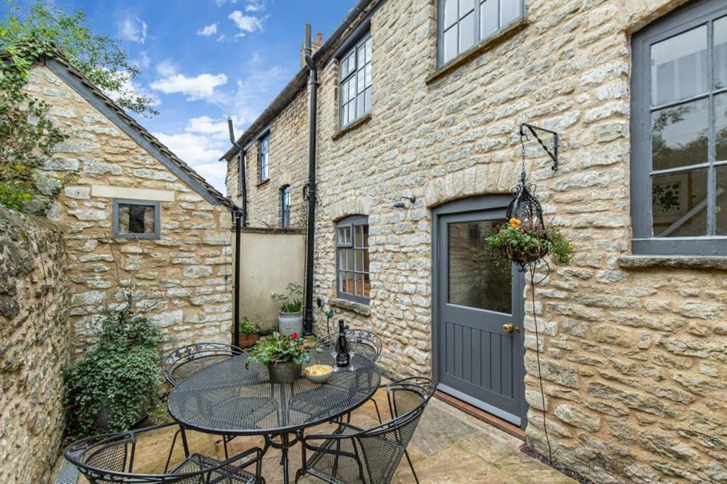 Oxfordshire Living - The Bowler Hat Cottage - Вудсток Экстерьер фото