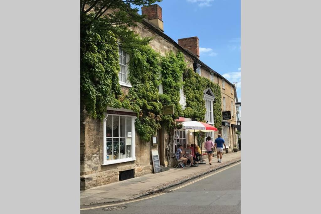 Oxfordshire Living - The Bowler Hat Cottage - Вудсток Экстерьер фото