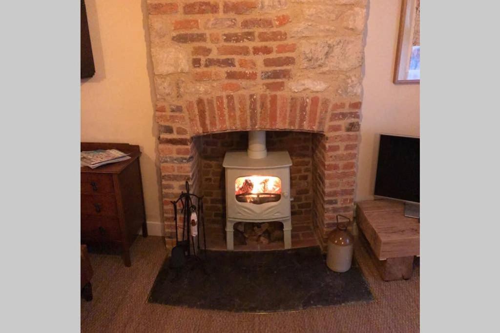 Oxfordshire Living - The Bowler Hat Cottage - Вудсток Экстерьер фото