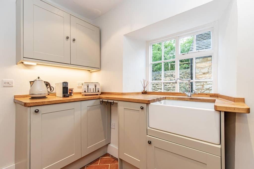 Oxfordshire Living - The Bowler Hat Cottage - Вудсток Экстерьер фото